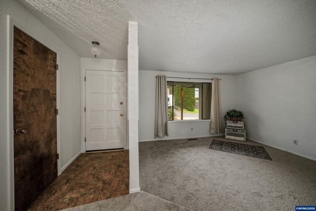 854 George St NW, Salem, OR 97304