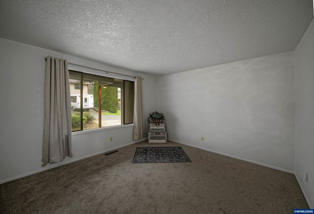 854 George St NW, Salem, OR 97304