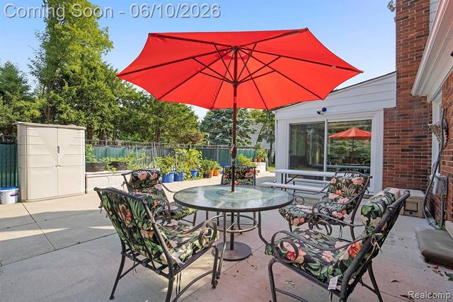 1720 Cedar Shake Drive, Bloomfield Hills, MI 48302