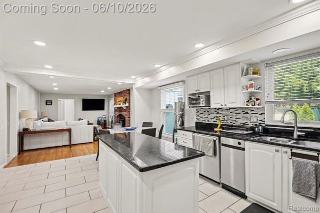 1720 Cedar Shake Drive, Bloomfield Hills, MI 48302