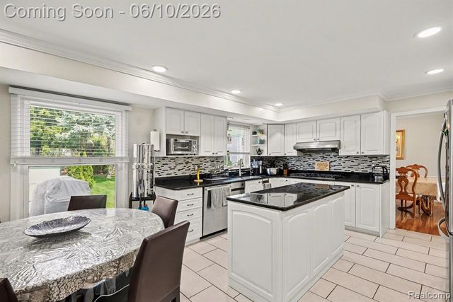 1720 Cedar Shake Drive, Bloomfield Hills, MI 48302