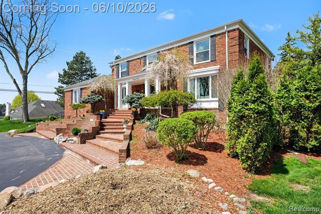 1720 Cedar Shake Drive, Bloomfield Hills, MI 48302