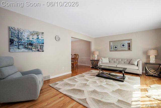 1720 Cedar Shake Drive, Bloomfield Hills, MI 48302