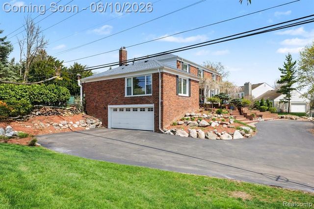 1720 Cedar Shake Drive, Bloomfield Hills, MI 48302
