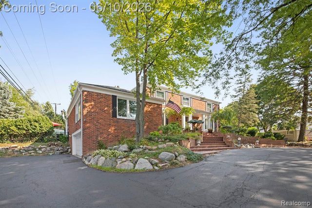 1720 Cedar Shake Drive, Bloomfield Hills, MI 48302