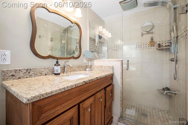 1720 Cedar Shake Drive, Bloomfield Hills, MI 48302