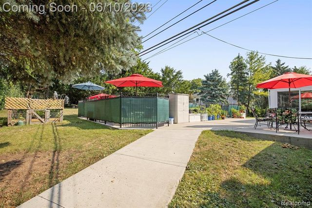 1720 Cedar Shake Drive, Bloomfield Hills, MI 48302