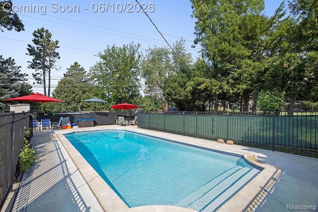 1720 Cedar Shake Drive, Bloomfield Hills, MI 48302