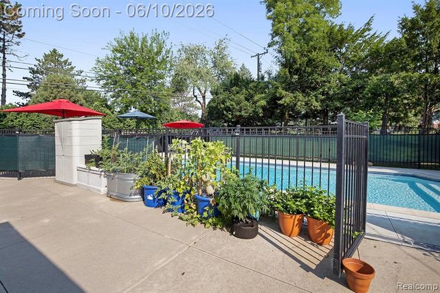 1720 Cedar Shake Drive, Bloomfield Hills, MI 48302