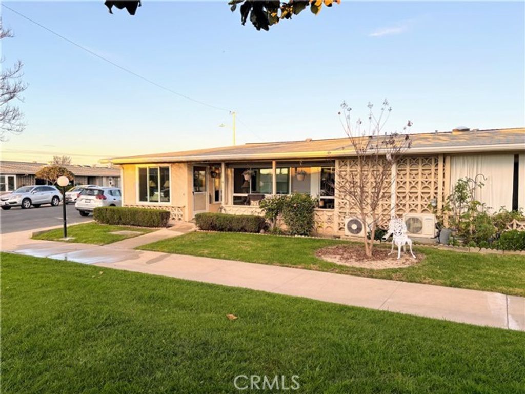 1460 Pelham Road M5-106F, Seal Beach, CA 90740