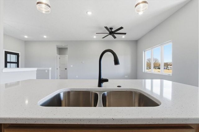 4991 COUNCIL POINTE Road, Council Bluffs, IA 51501