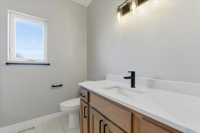 4991 COUNCIL POINTE Road, Council Bluffs, IA 51501