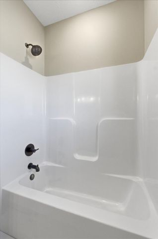 4991 COUNCIL POINTE Road, Council Bluffs, IA 51501