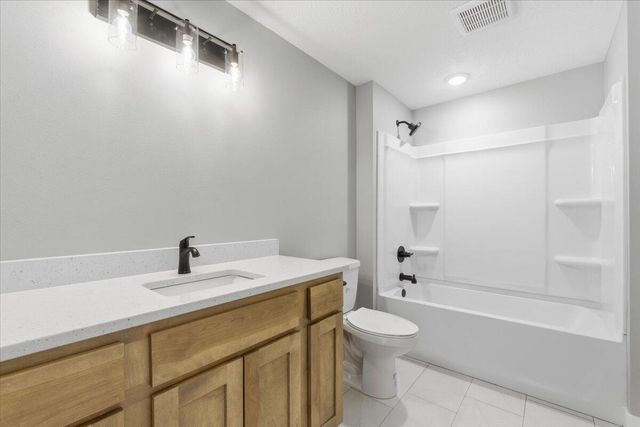 4991 COUNCIL POINTE Road, Council Bluffs, IA 51501