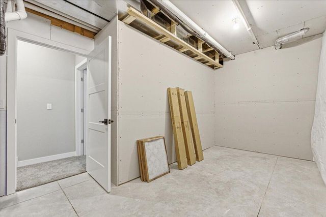 4991 COUNCIL POINTE Road, Council Bluffs, IA 51501