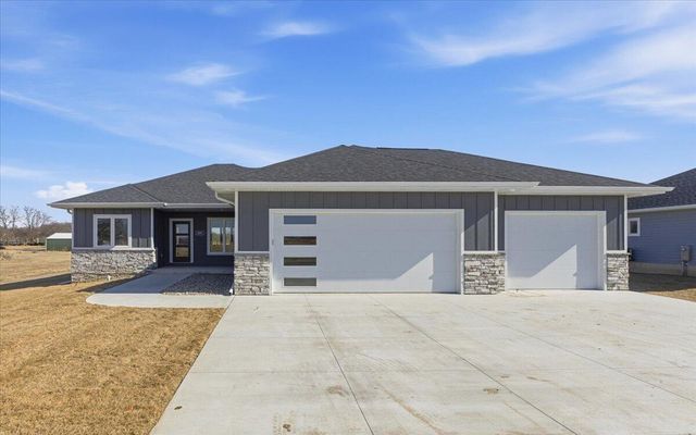 4991 COUNCIL POINTE Road, Council Bluffs, IA 51501