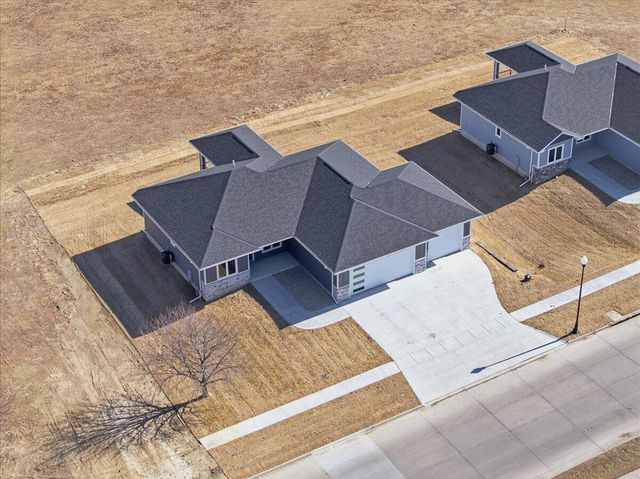 4991 COUNCIL POINTE Road, Council Bluffs, IA 51501