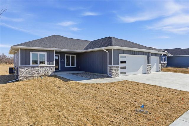 4991 COUNCIL POINTE Road, Council Bluffs, IA 51501