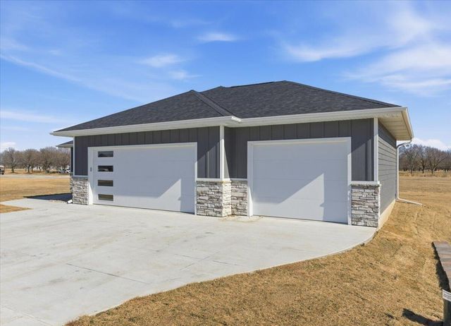4991 COUNCIL POINTE Road, Council Bluffs, IA 51501