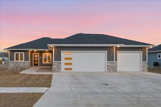 4991 COUNCIL POINTE Road, Council Bluffs, IA 51501