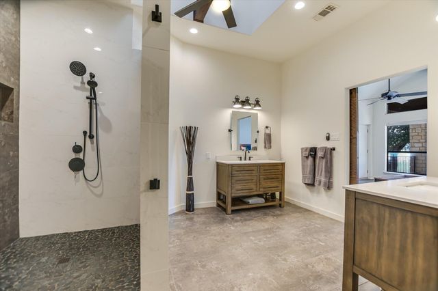 1880 Purple Sage LN, Kingsland, TX 78639