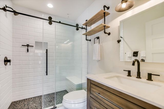 1880 Purple Sage LN, Kingsland, TX 78639