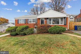 941 N MCKINLEY RD, Arlington, VA 22205