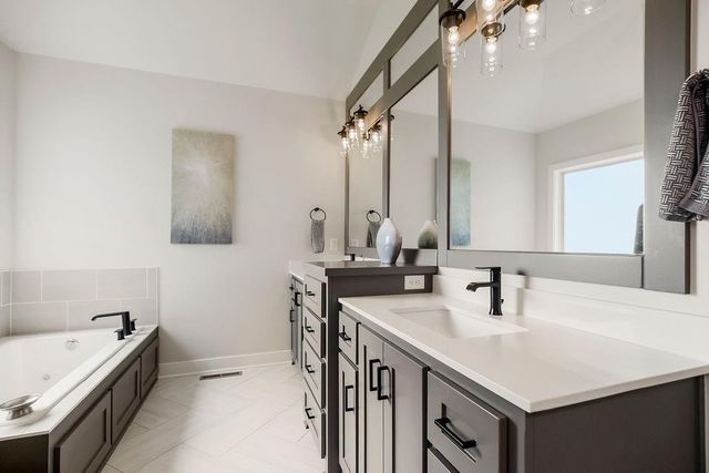 10705 N Bell Street, Kansas City, MO 64155