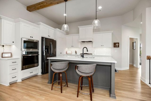 10705 N Bell Street, Kansas City, MO 64155