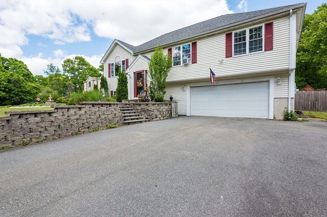 1241 Sharps Lot Rd, Swansea, MA 02777