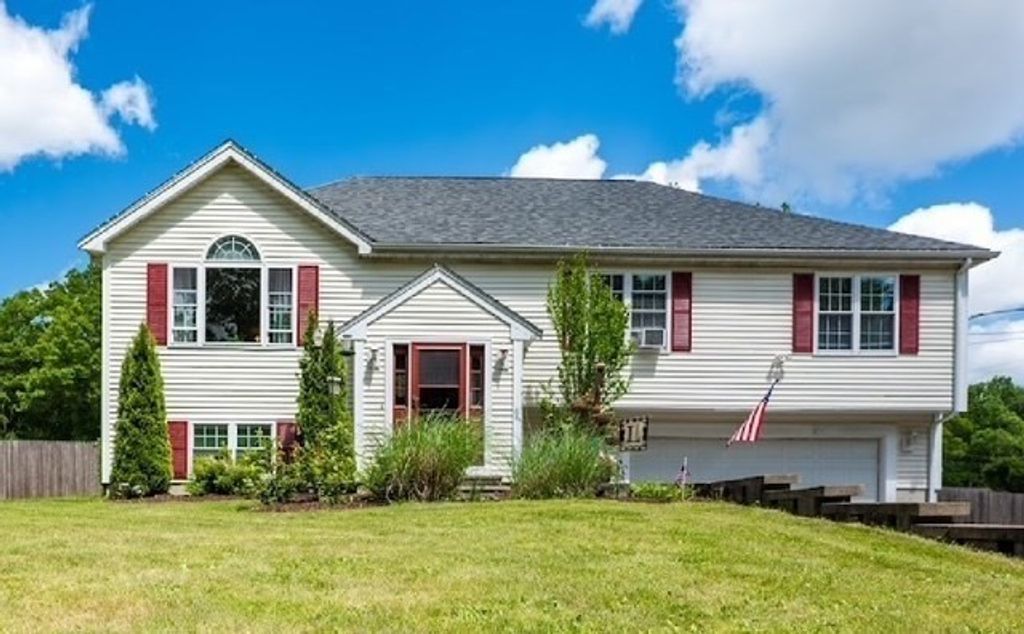 1241 Sharps Lot Rd, Swansea, MA 02777