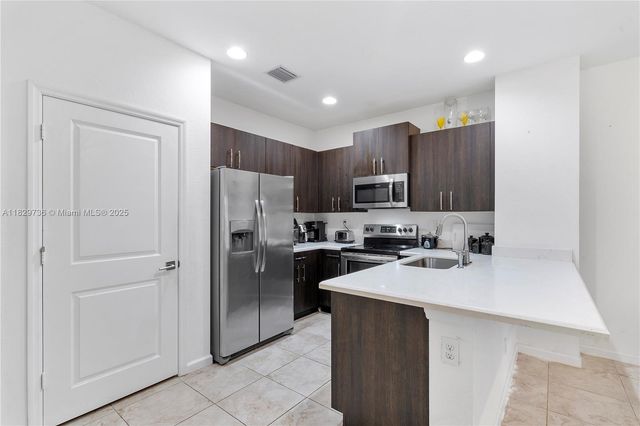 1128 NW 40th Ter, Lauderhill, FL 33313