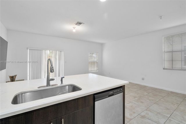 1128 NW 40th Ter, Lauderhill, FL 33313