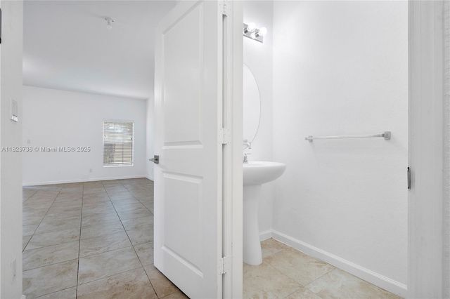 1128 NW 40th Ter, Lauderhill, FL 33313