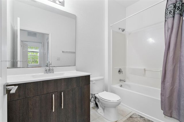 1128 NW 40th Ter, Lauderhill, FL 33313