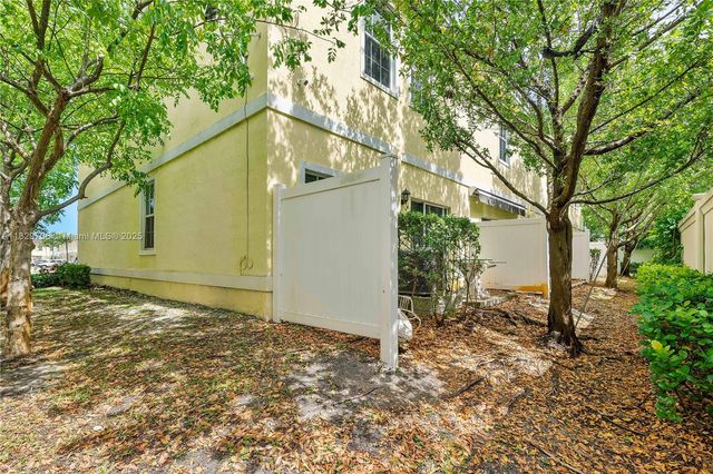 1128 NW 40th Ter, Lauderhill, FL 33313