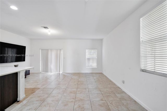 1128 NW 40th Ter, Lauderhill, FL 33313