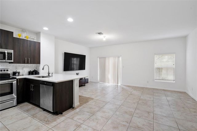 1128 NW 40th Ter, Lauderhill, FL 33313