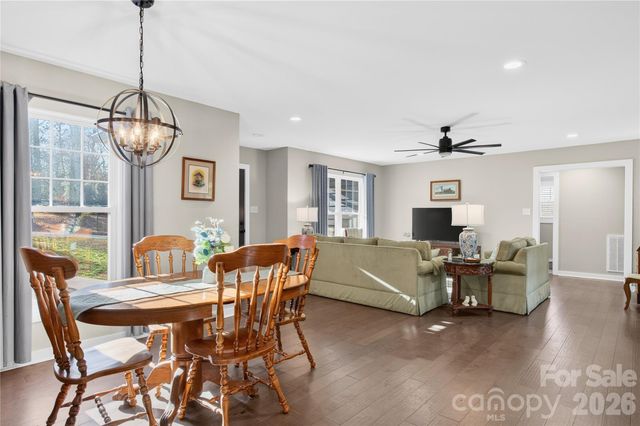 364 N Oakwood Drive, Statesville, NC 28677