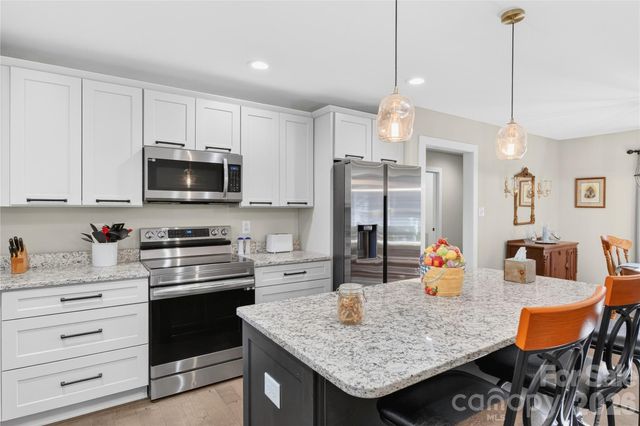 364 N Oakwood Drive, Statesville, NC 28677