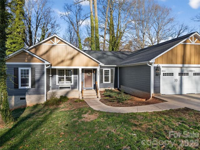 364 N Oakwood Drive, Statesville, NC 28677