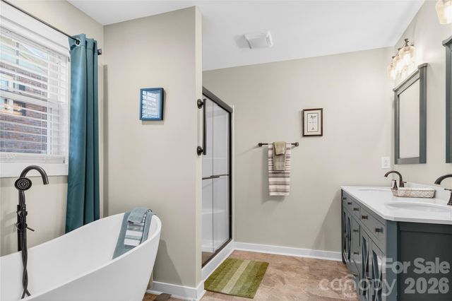 364 N Oakwood Drive, Statesville, NC 28677