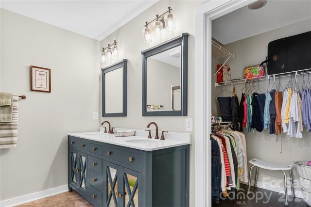 364 N Oakwood Drive, Statesville, NC 28677