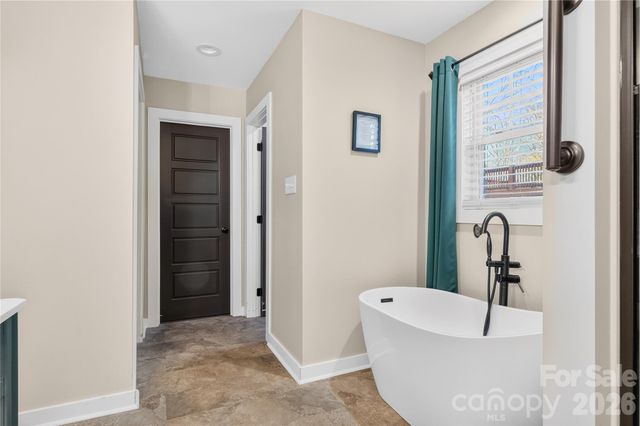 364 N Oakwood Drive, Statesville, NC 28677