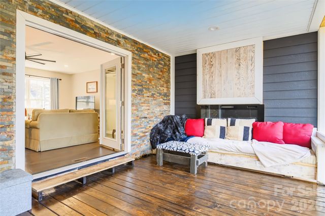 364 N Oakwood Drive, Statesville, NC 28677