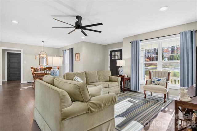 364 N Oakwood Drive, Statesville, NC 28677