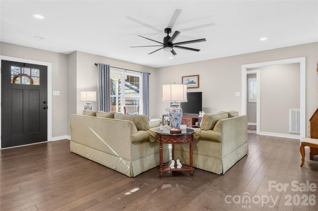 364 N Oakwood Drive, Statesville, NC 28677