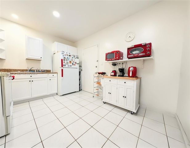 4801 NW 22nd Court 205, Lauderhill, FL 33313