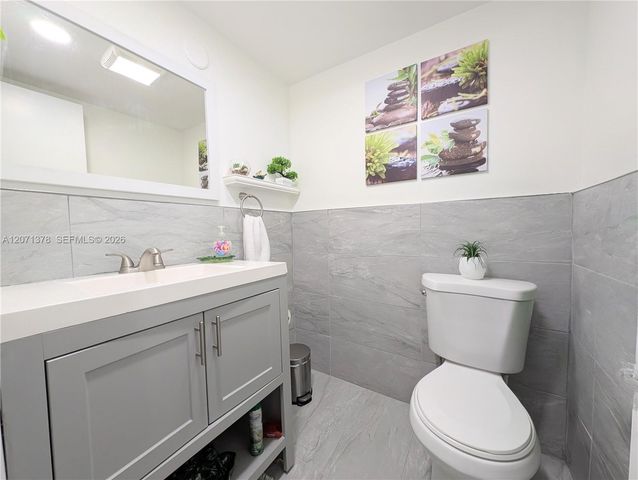 4801 NW 22nd Court 205, Lauderhill, FL 33313