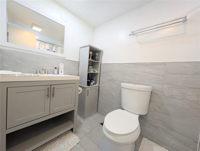 4801 NW 22nd Court 205, Lauderhill, FL 33313